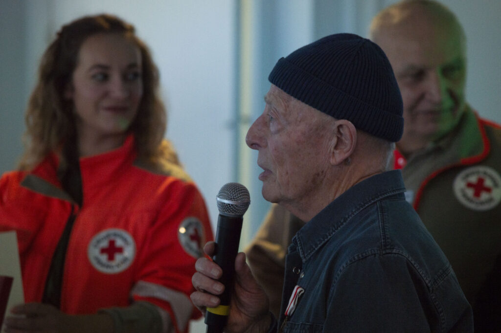 Guy Quatrehomme a reçu, le 13 décembre 2025, la médaille d'honneur de la Croix-Rouge française.