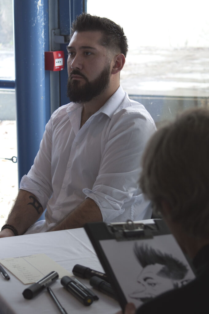 Certains caricaturistes n'y vont pas avec le dos de la cuillère.