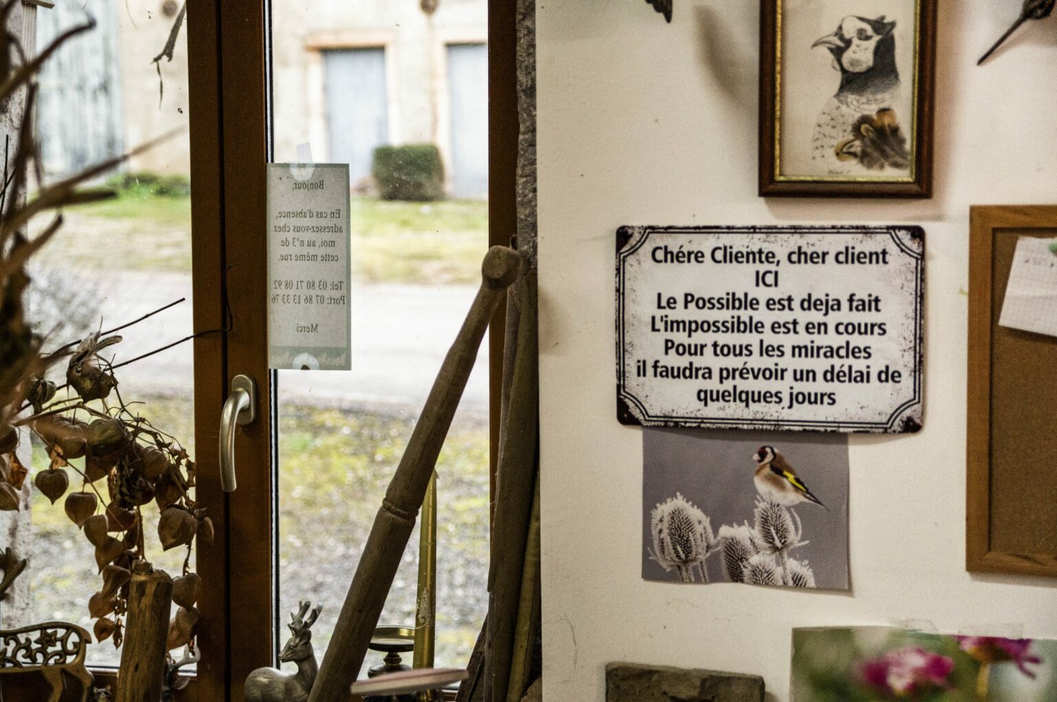 L'atelier de Virginie se situe dans le petit village côte'd'orien de Flammerans, à quelques kilomètres du Jura. C'est là-bas qu'elle travaille et accueille ses clients.