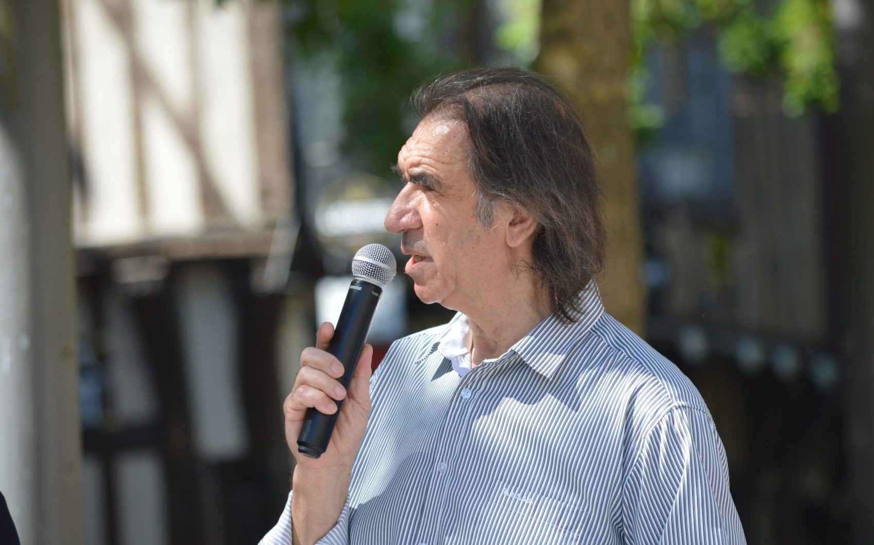 L'artiste Jivko à l'inauguration de sa nouvelle statue à Troyes, 2026.